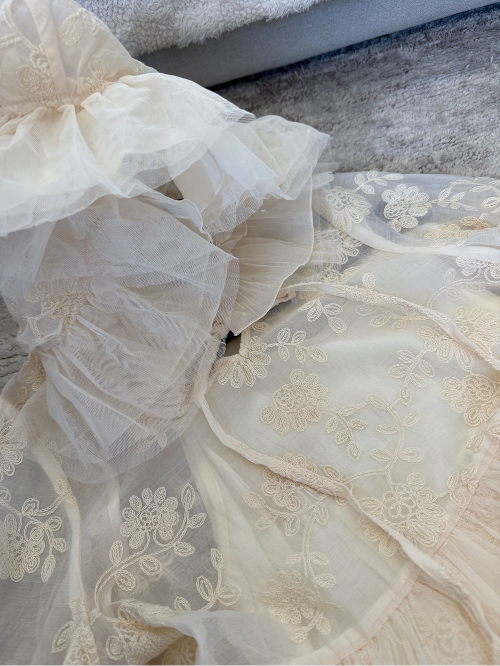 Romantic Vintage Portrait Victorian-Inspired Maxi Dress in Cream - Picture 2 of 6